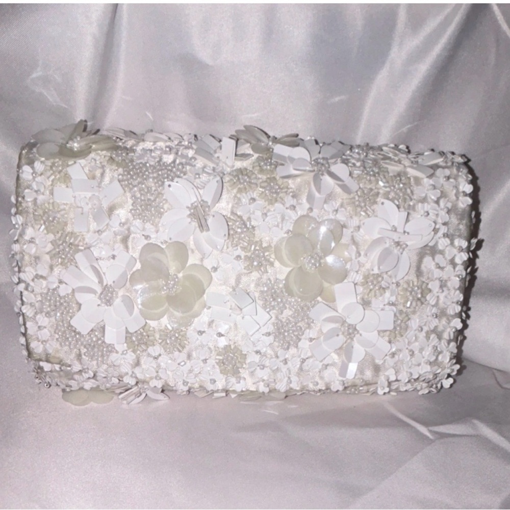 Embellished White Floral Clutch Bag, no strap